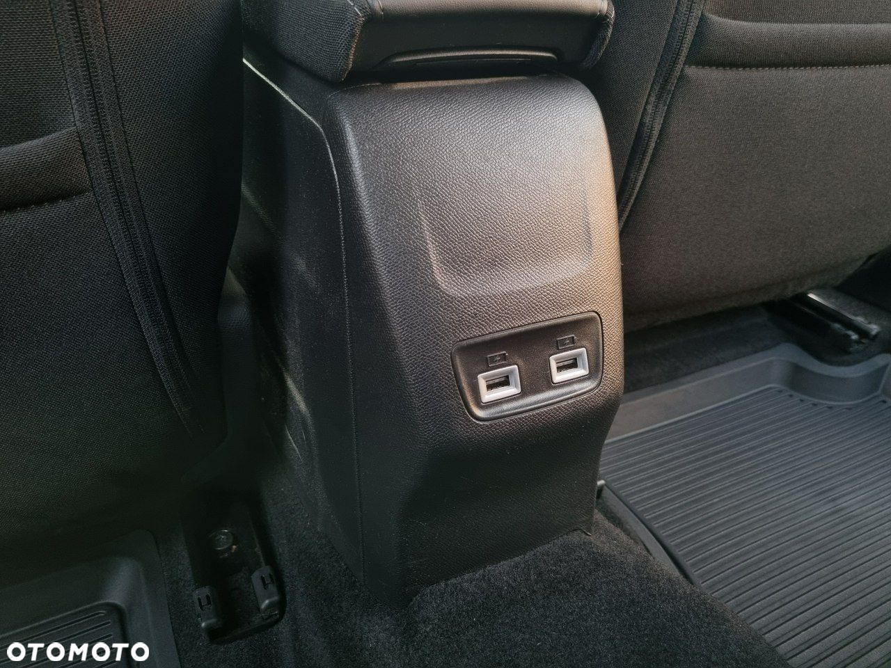 Peugeot 208 - 23