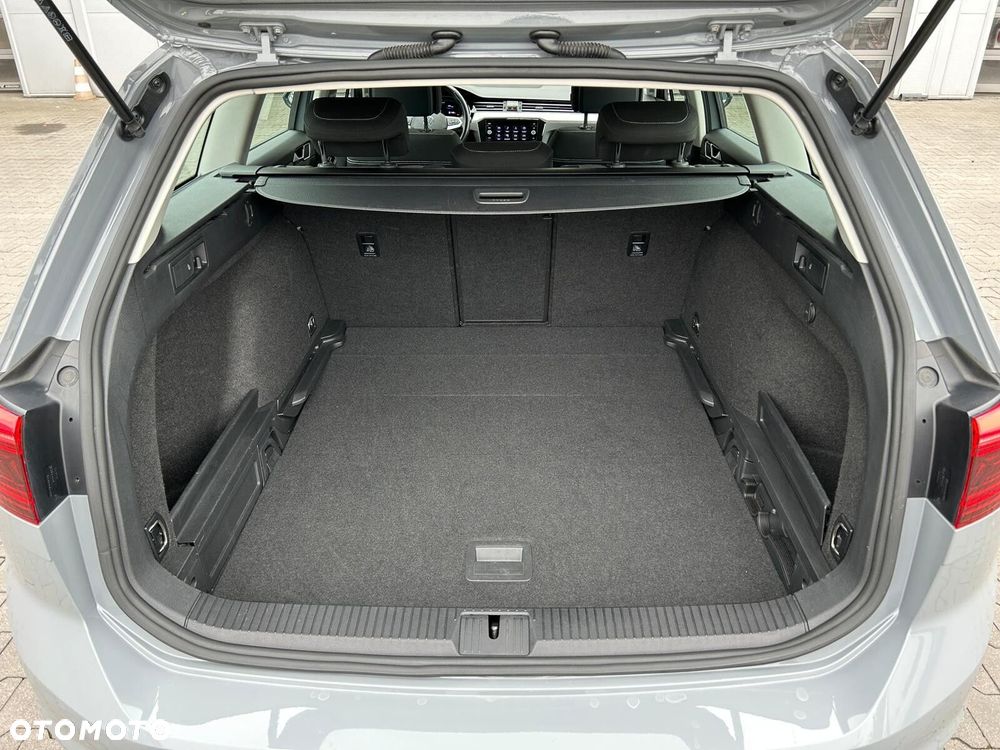 Volkswagen Passat - 11