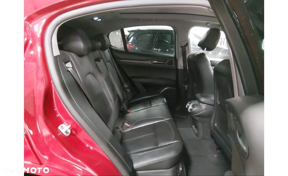 Alfa Romeo Stelvio 2.0 Turbo 16V AT8-Q4 Ti - 18