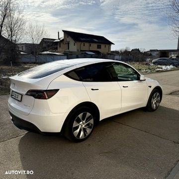 Tesla Model Y Long Range AWD - 4