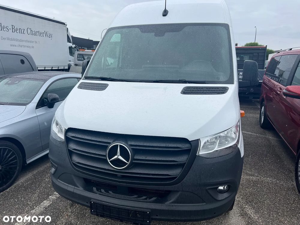 Mercedes-Benz Sprinter - 2