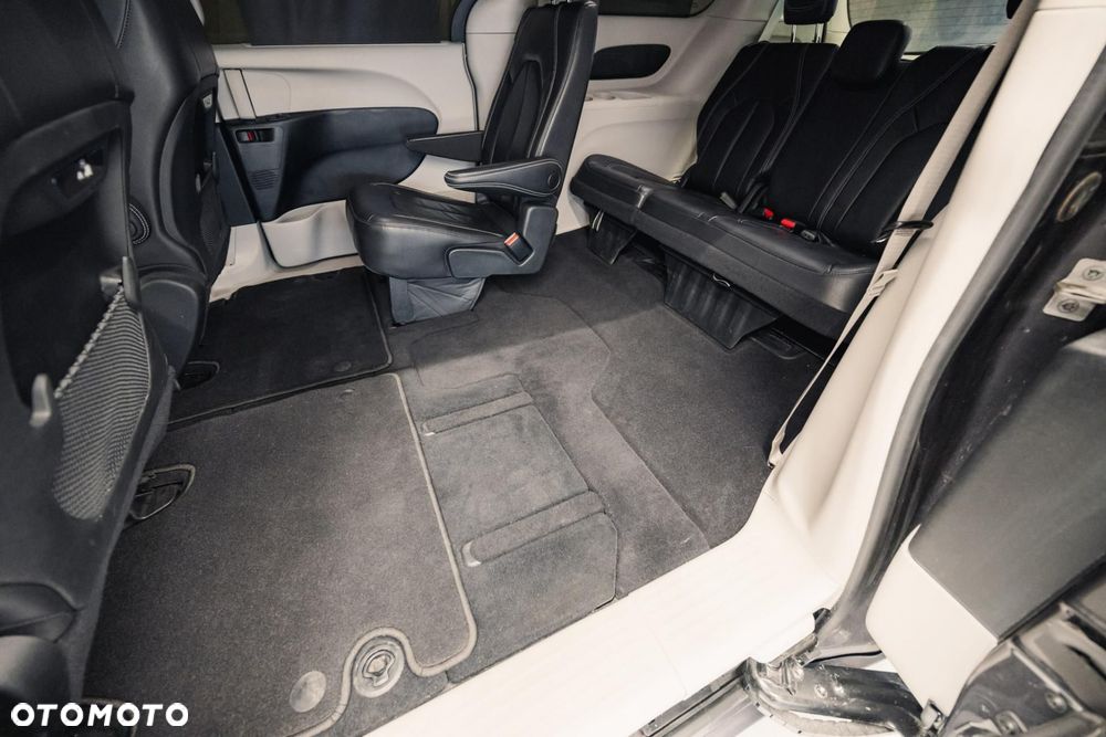 Chrysler Pacifica - 35