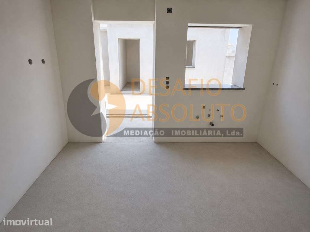 Moradia Geminada T6, Remodelada. Pinhal de Frades - Grande imagem: 4/26
