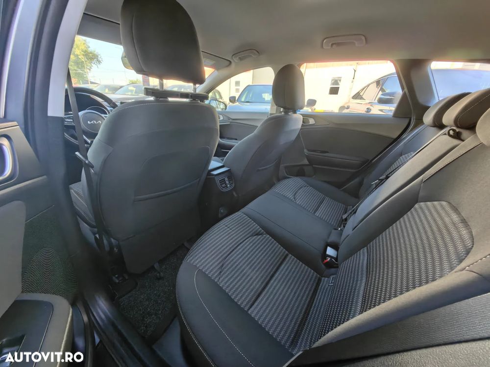 Kia Ceed 1.6 CRDi (48V Mild-Hybrid) DCT7 Spirit - 17