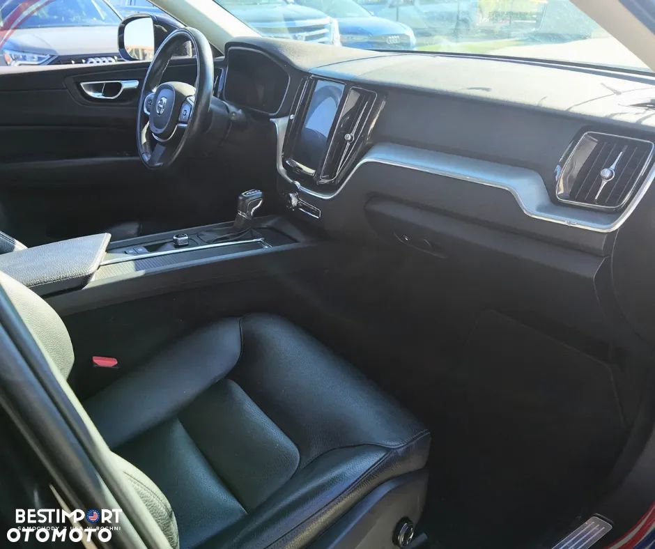 Volvo XC 60 T5 AWD Momentum - 8