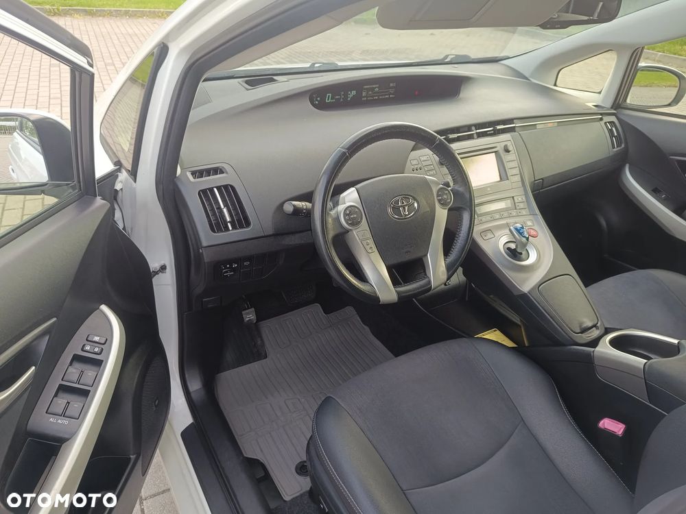 Toyota Prius 1.8 HSD Prestige - 17