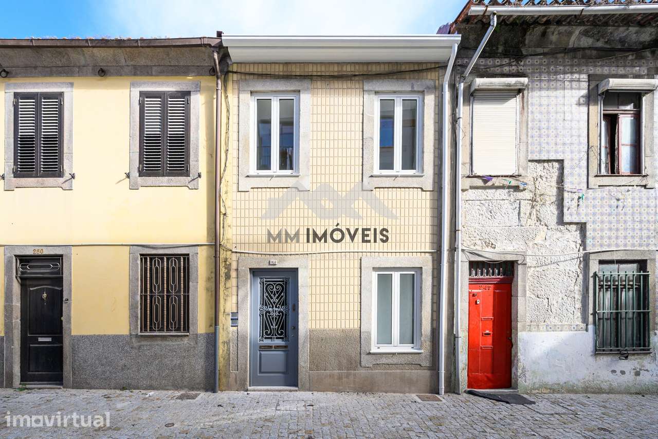 Apartamento T2 Duplex | Renovado | Hospital Santa Maria | Porto - Grande imagem: 2/23