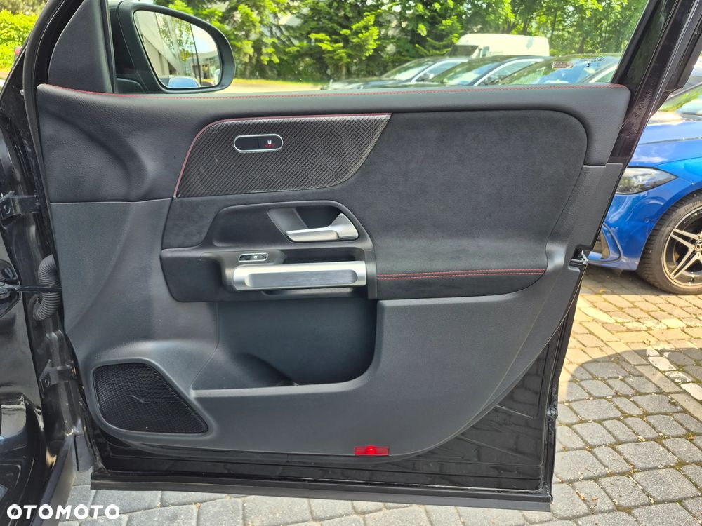 Mercedes-Benz GLB 200 AMG Line 7G-DCT - 31