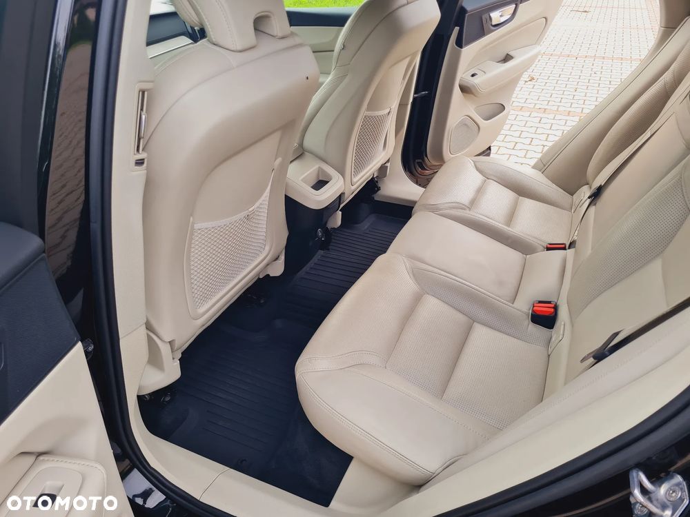Volvo XC 60 D5 AWD Inscription - 19