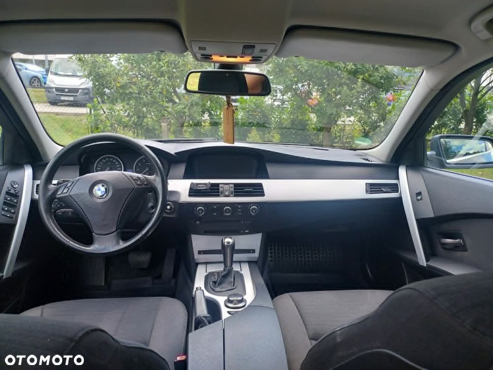 BMW Seria 5 525i - 4
