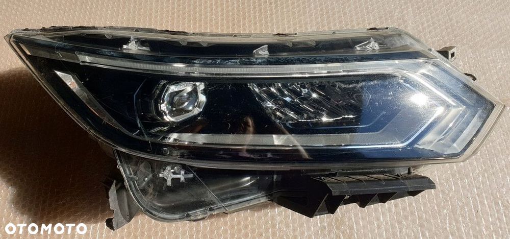Nissan Qashqai Reflektor Prawy KOITO100-19011 - 1