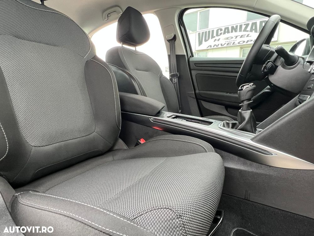 Renault Megane TCe 140 GPF Equilibre - 24