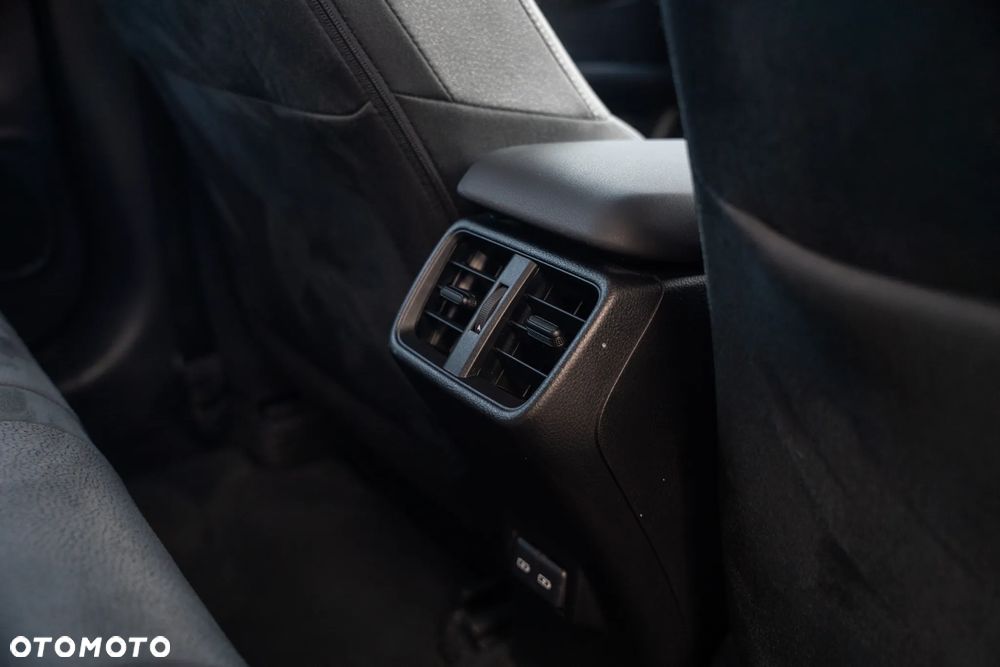 Lexus UX 250h Business Edition - 24