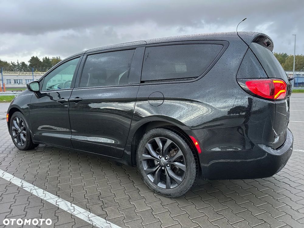 Chrysler Pacifica - 5