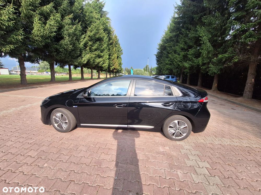 Hyundai IONIQ - 7