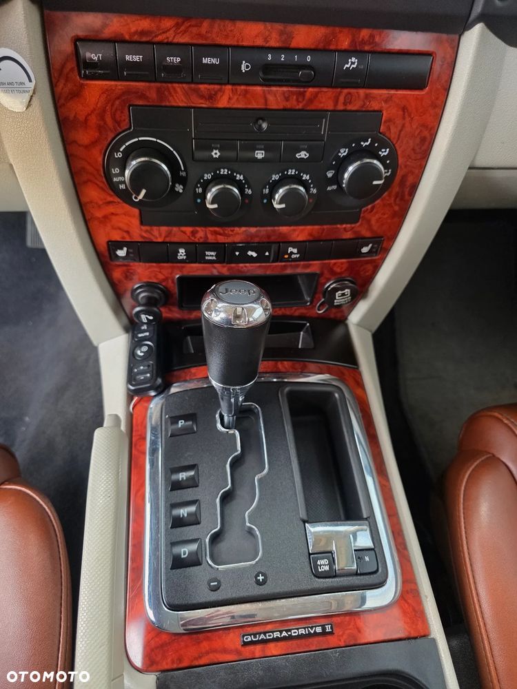 Jeep Commander 5.7 V8 Overland - 11