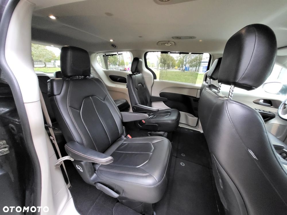 Chrysler Pacifica - 29