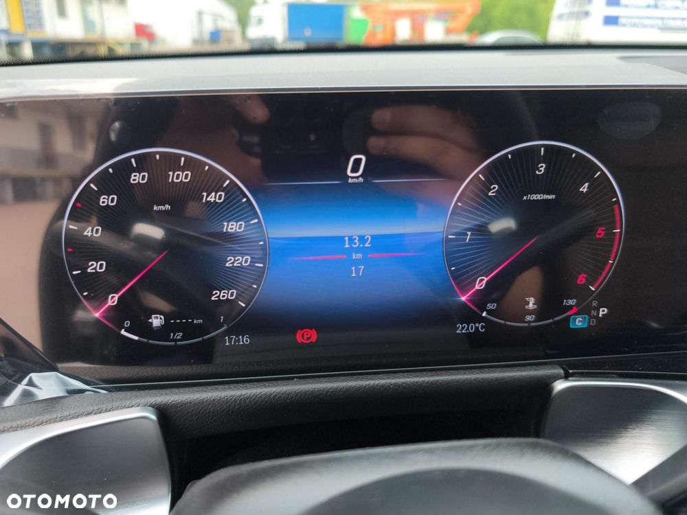 Mercedes-Benz GLB - 17