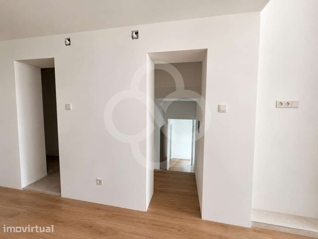 Apartamento T2+1 em remodelação na Amadora com excelentes acessos a... - Grande imagem: 4/18