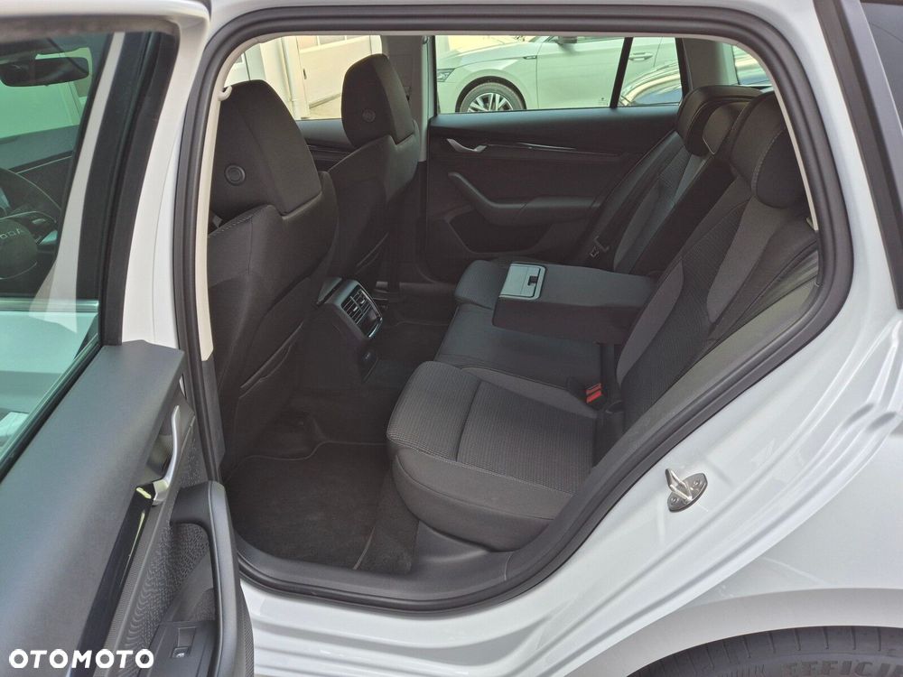 Skoda Octavia 2.0 TDI Edition 130 Selection DSG - 19
