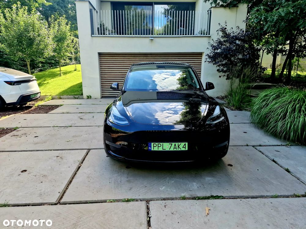 Tesla Model Y Long Range AWD - 4
