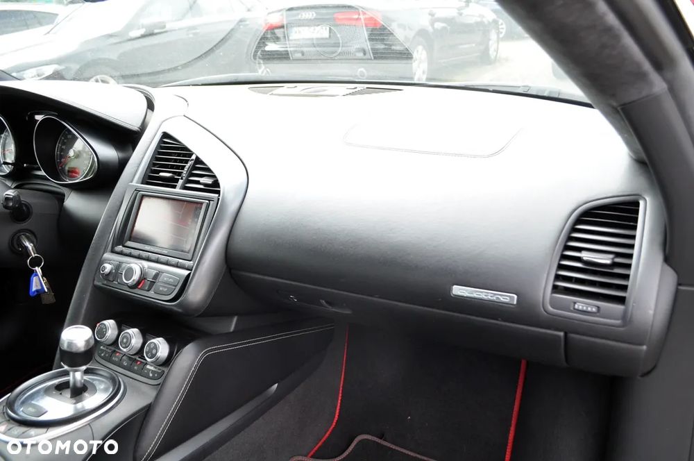 Audi R8 Coupé 4.2 Quattro R tronic - 27