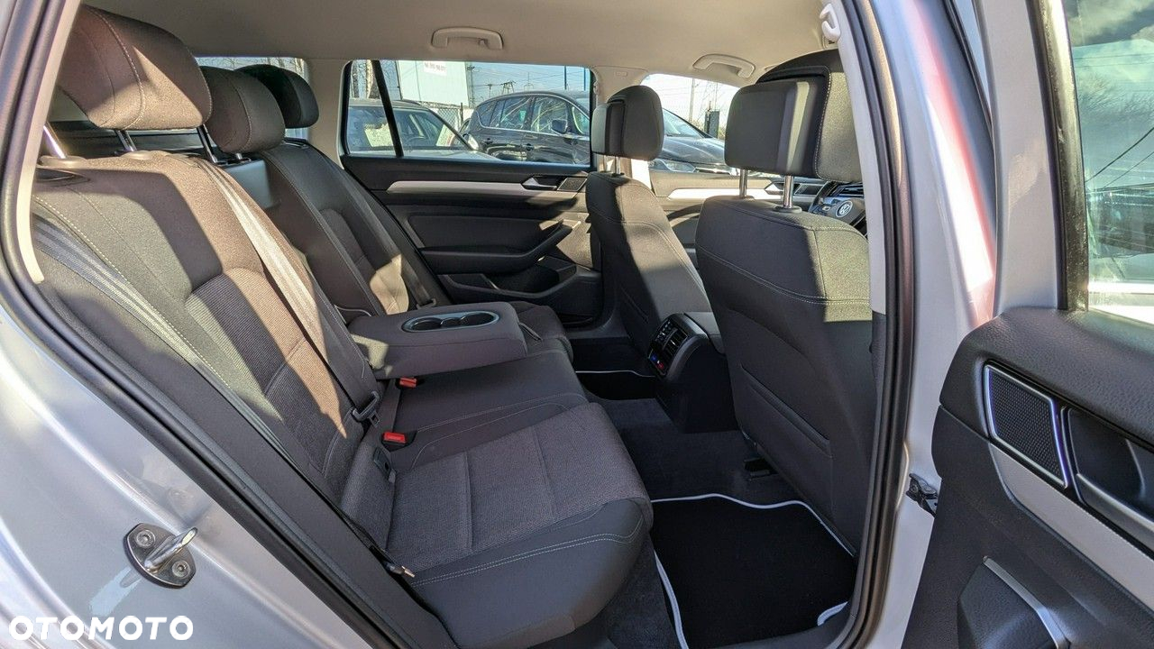 Volkswagen Passat - 15
