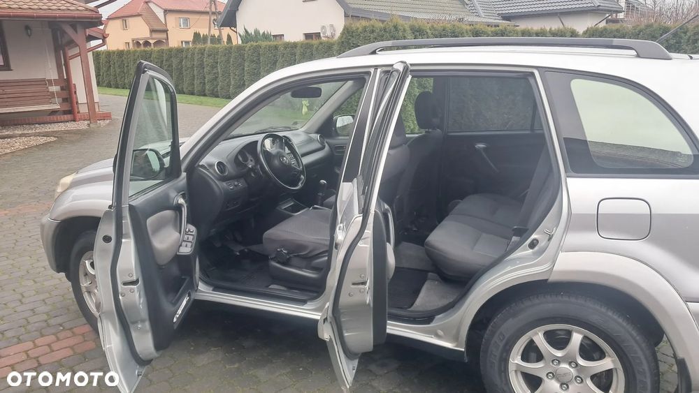 Toyota RAV4 D-4D 4x4 - 6