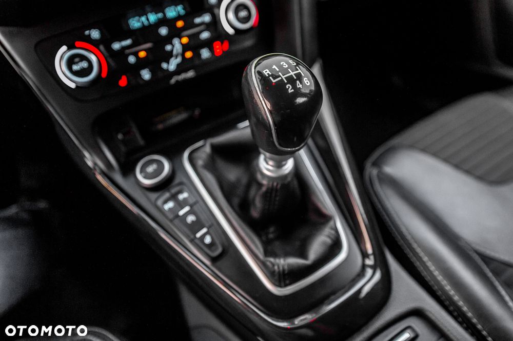 Ford Focus 1.0 EcoBoost Titanium - 33