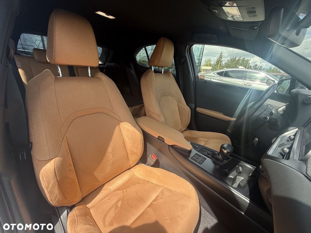 Lexus UX - 8