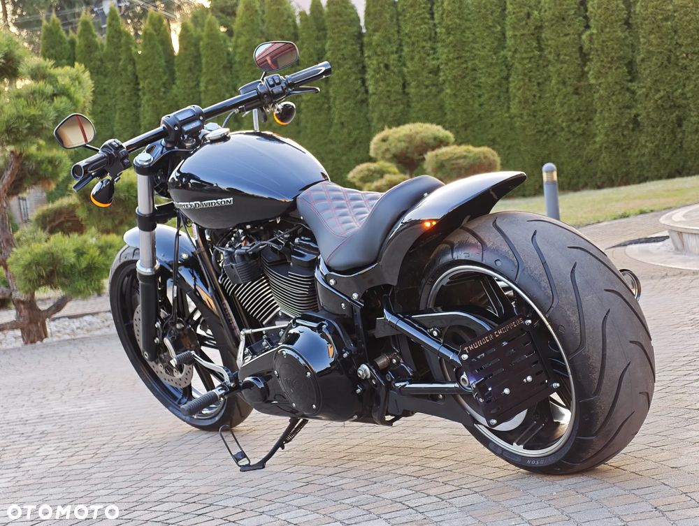 Harley-Davidson Softail Breakout - 9