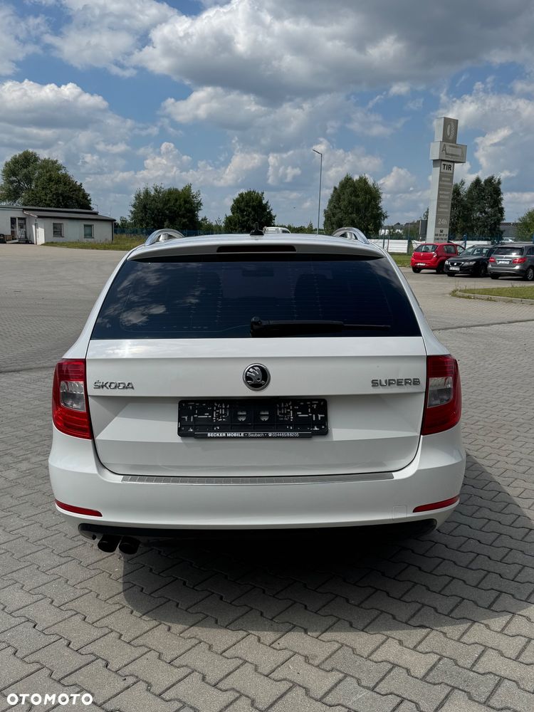 Skoda Superb 2.0 TDI Elegance DSG - 9