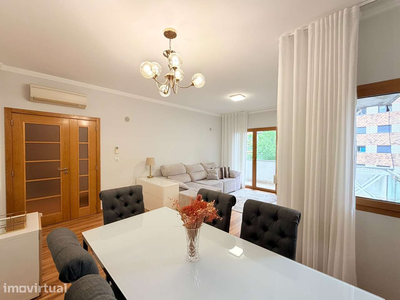 Luminoso Apartamento T2 nas Colinas do Cruzeiro - Box para 2 Viaturas - Grande imagem: 3/33
