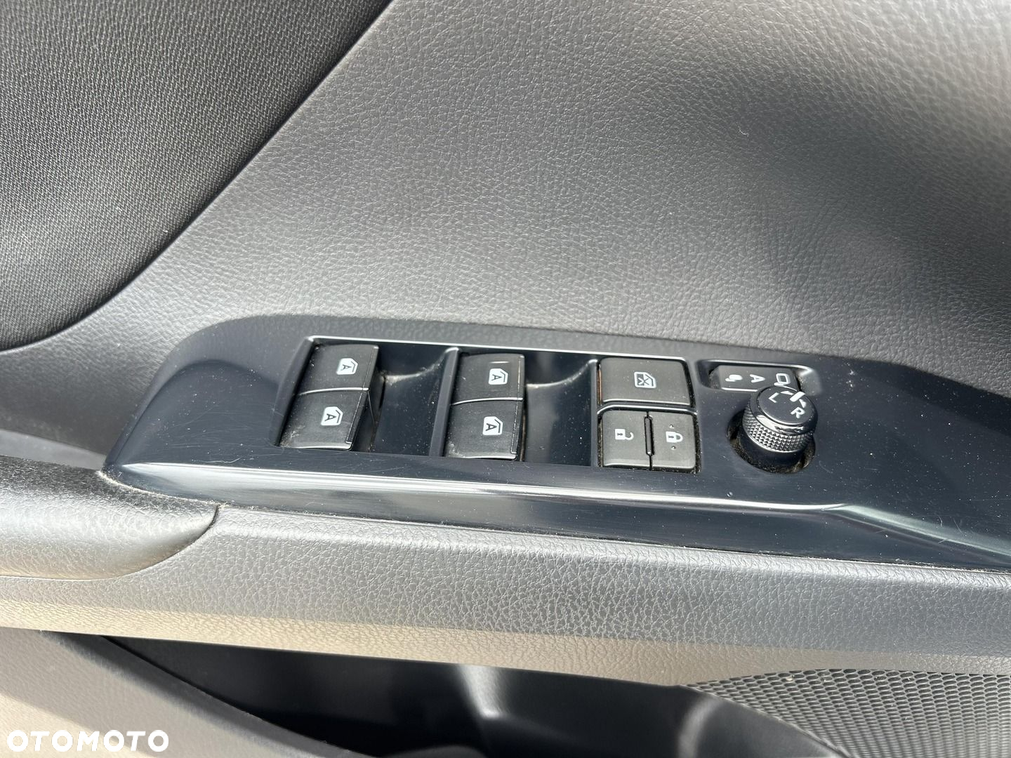 Toyota Camry - 16