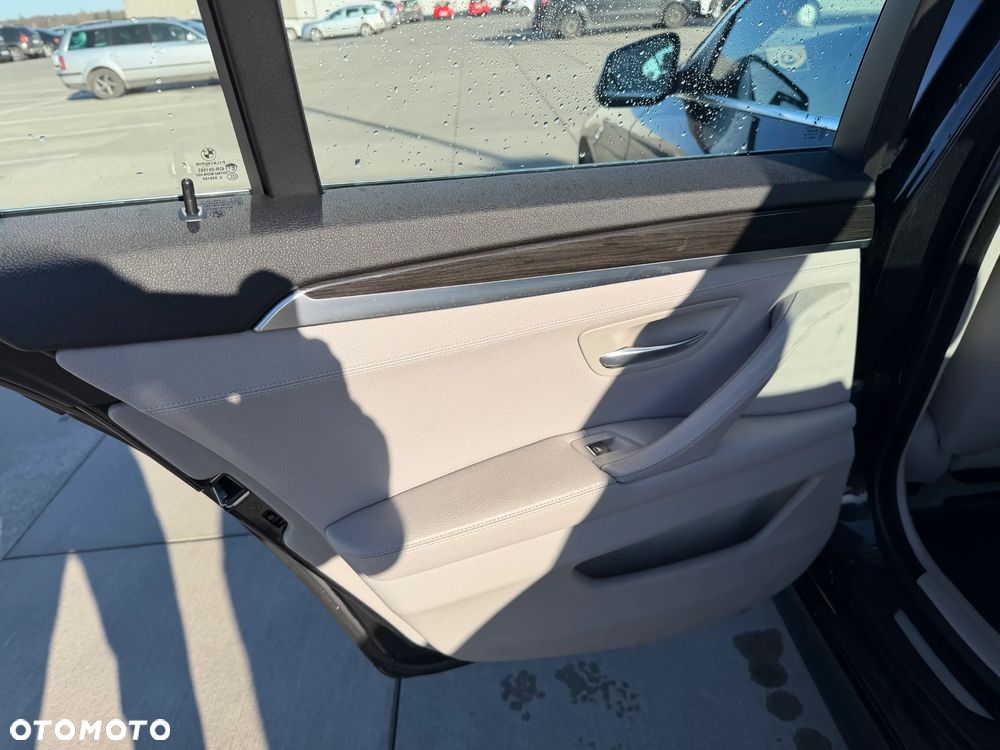 BMW Seria 5 535d xDrive - 15