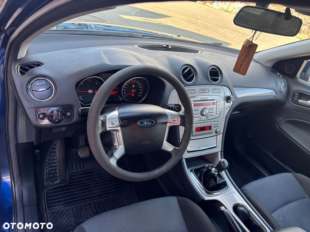 Ford Mondeo 2.0 TDCi Ambiente - 10