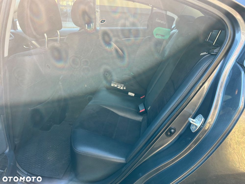 Toyota Avensis 1.8 Prestige - 16