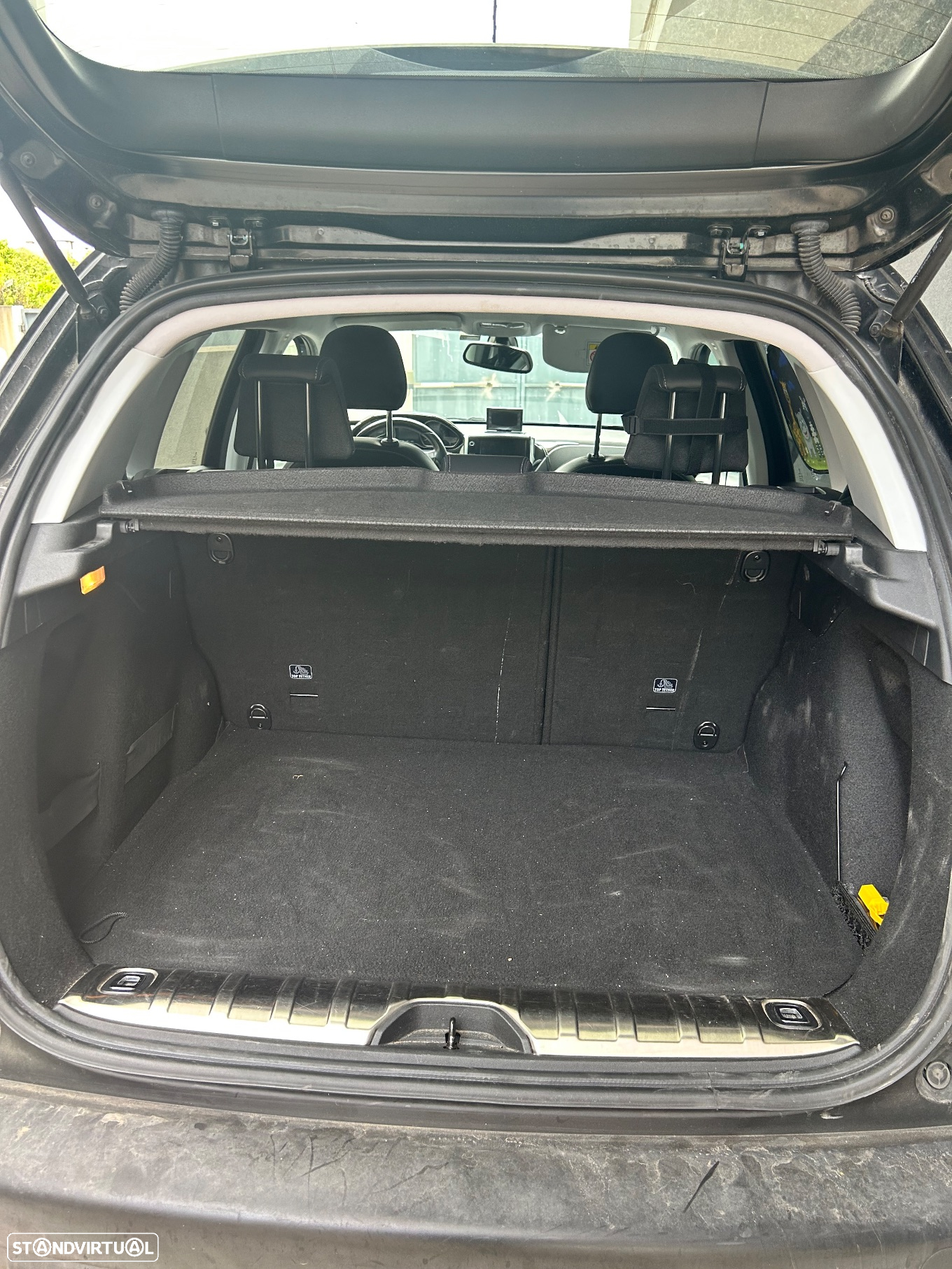 Peugeot 2008 1.6 BlueHDi Allure - 4