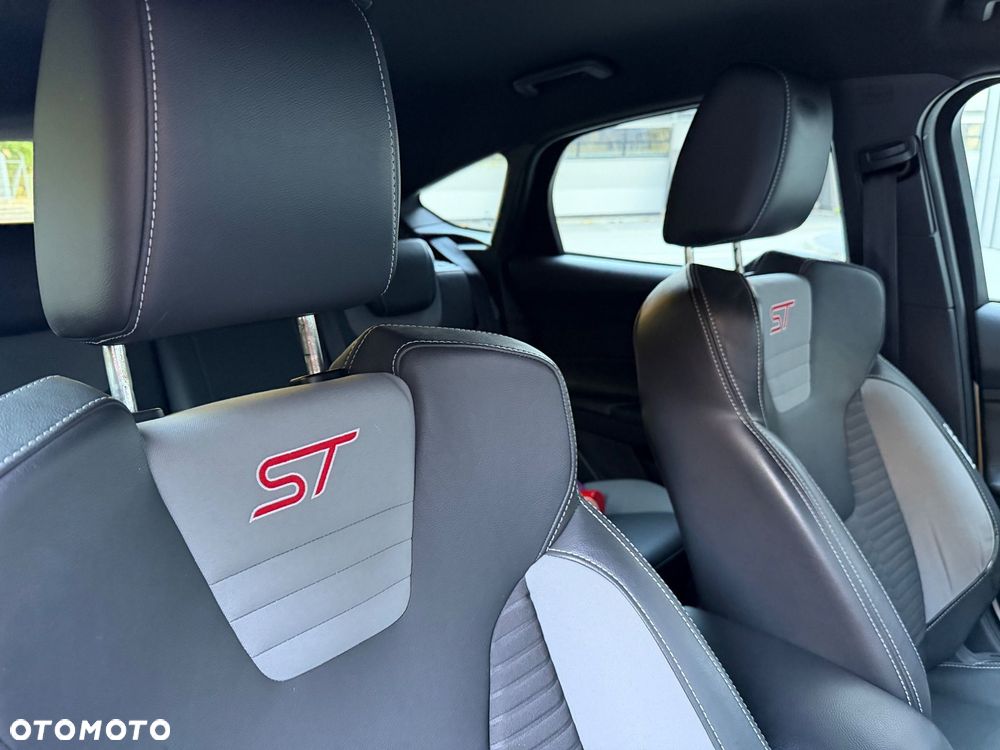 Ford Focus 2.0 EcoBoost ST mit Leder-Sport-Paket - 25