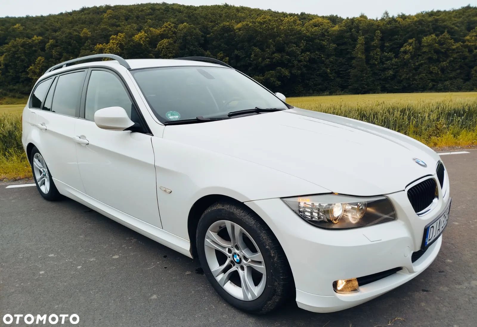 BMW Seria 3 318i Touring - 1