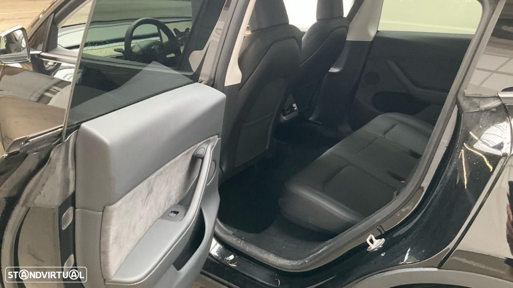 Tesla Model Y Long Range Dual Motor AWD - 7