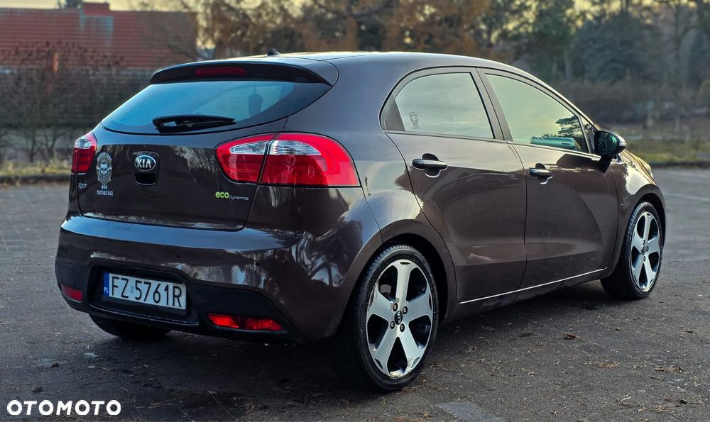 Kia Rio 1.4 L - 9