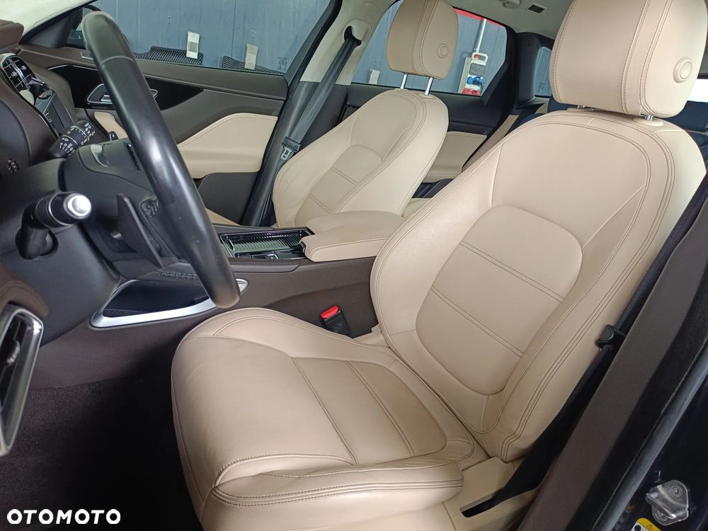 Jaguar F-Pace 2.0 i4D AWD Prestige - 28