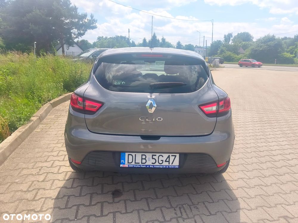 Renault Clio 1.2 16V 75 Life - 13