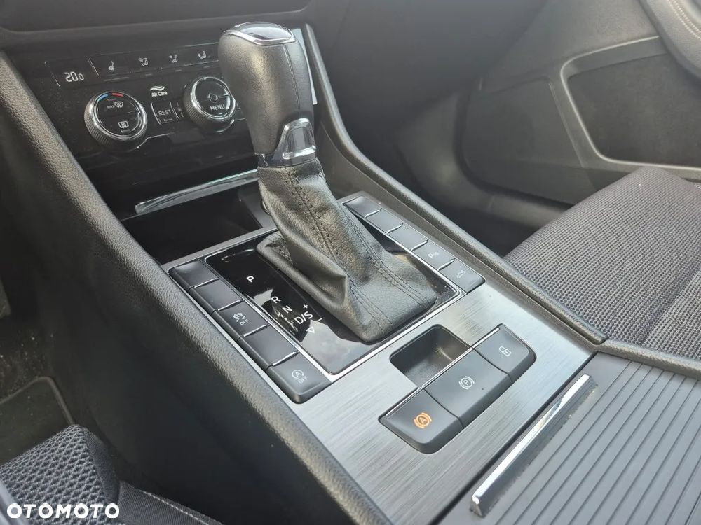 Skoda Superb 2.0 TDI SCR Style DSG - 5