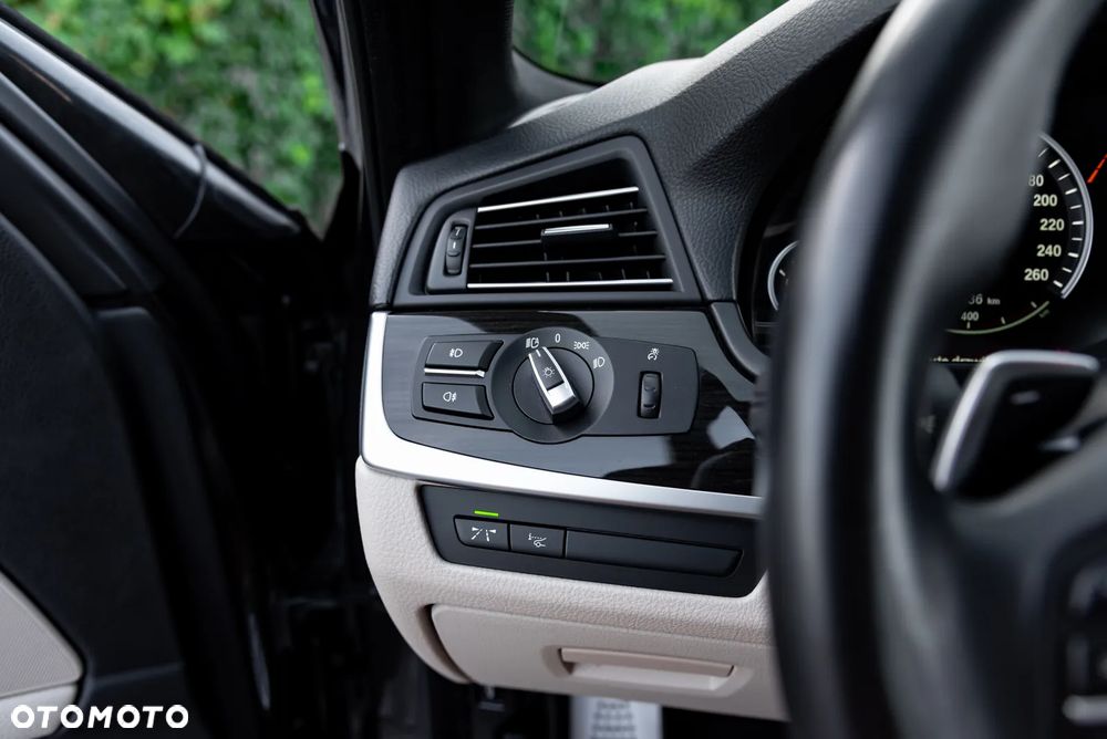 BMW Seria 5 530d xDrive Sport-Aut - 30