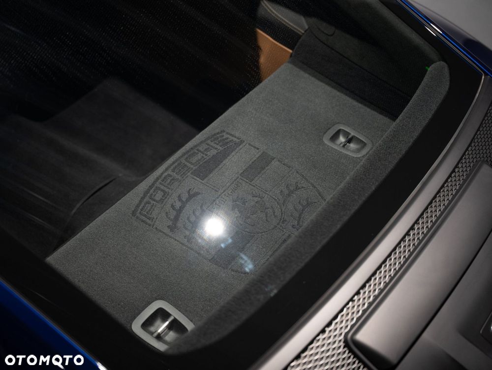 Porsche 911 GT3 Touring PDK - 34