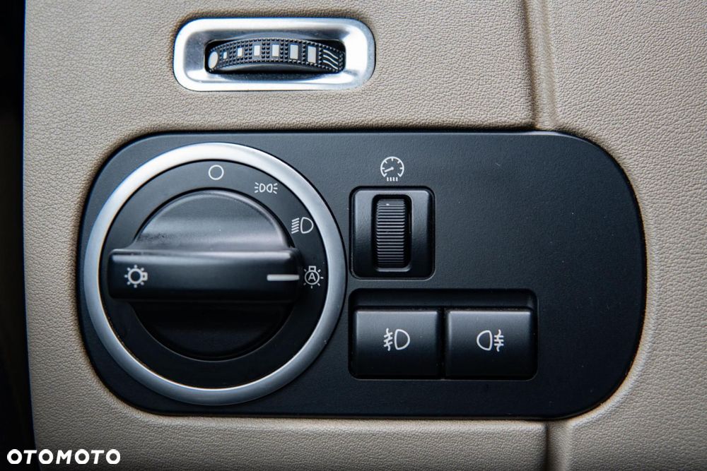 Land Rover Discovery 3.0D V6 HSE - 34
