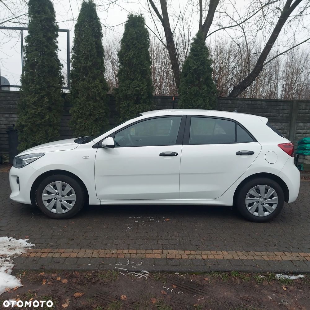 Kia Rio 1.2 L - 8