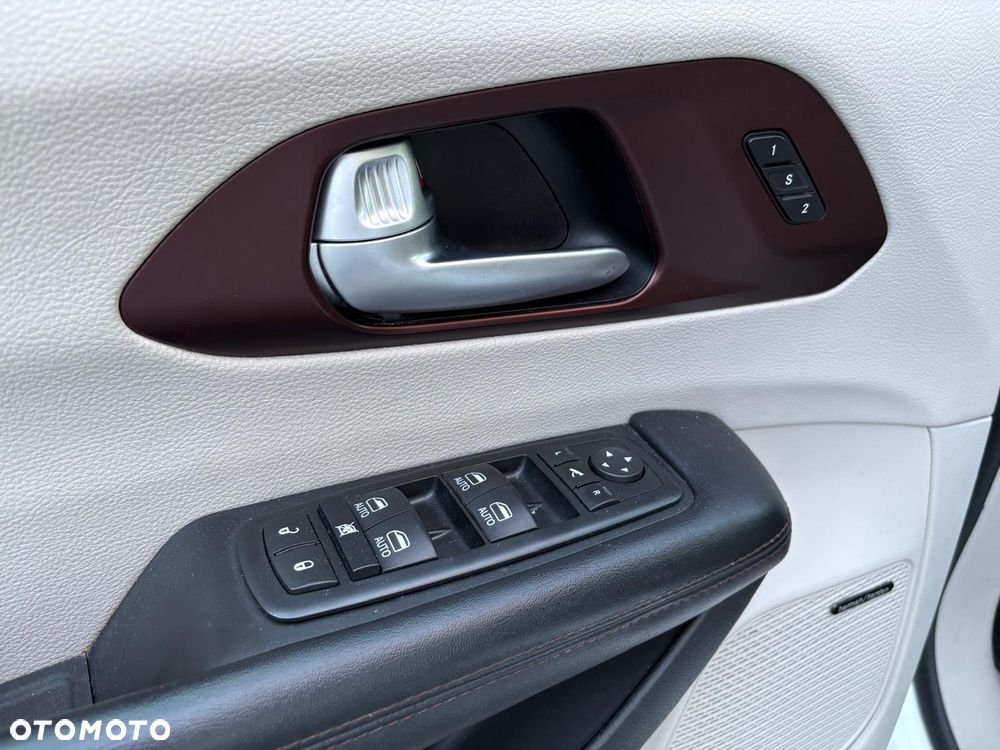 Chrysler Pacifica - 18